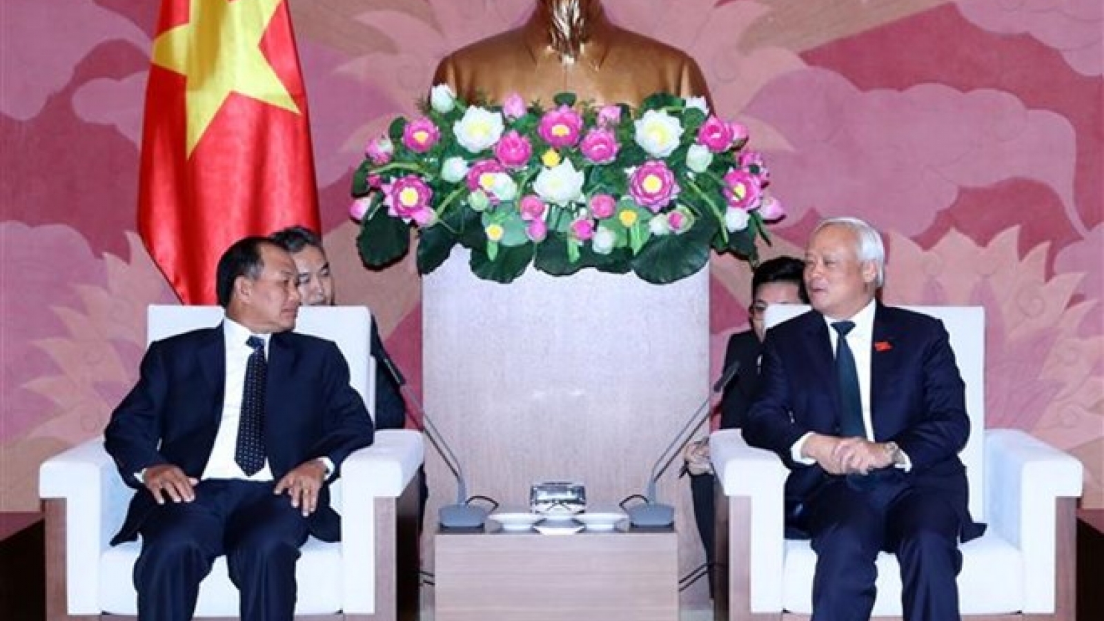 NA Vice Chairman hosts Lao Justice Minister