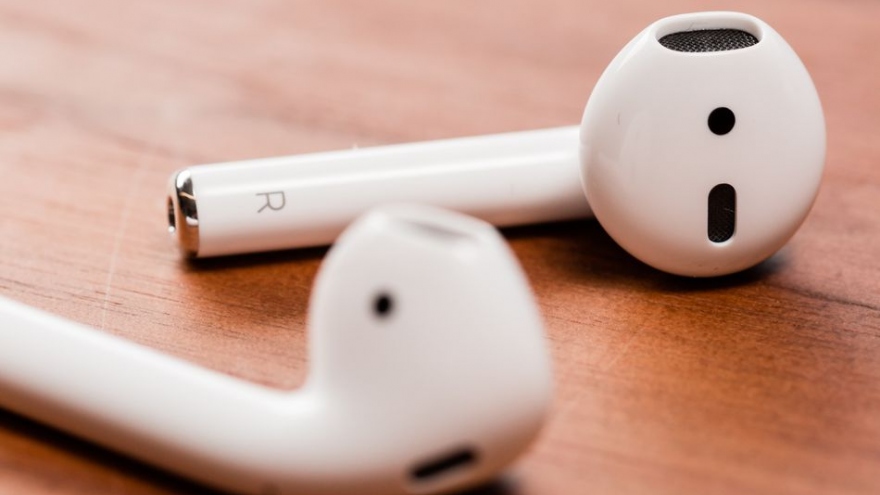Apple to trial wireless earphone production in Vietnam