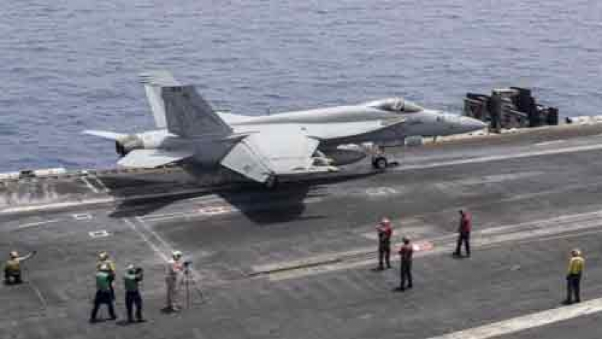 
        US fighter jets bomb 16 more IS targets in Syria, Iraq
                              