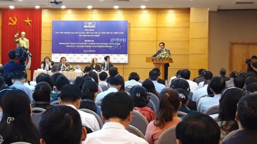 Vietnam urged to further improve administrative procedures