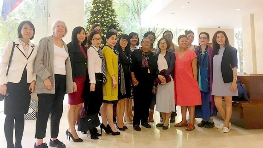 US female activists visit Sai Gon Giai Phong newspaper