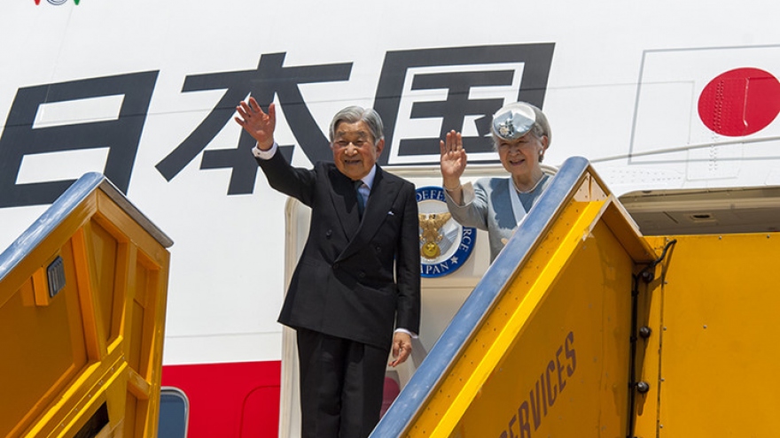 Japanese Emperor, Empress depart Hue, ending Vietnam visit