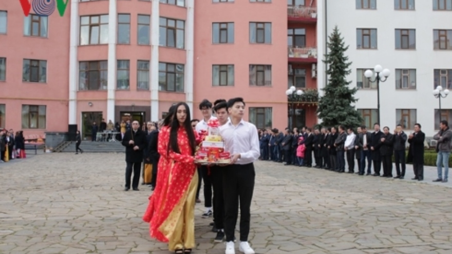 Death anniversary of the Hung Kings commemorated abroad