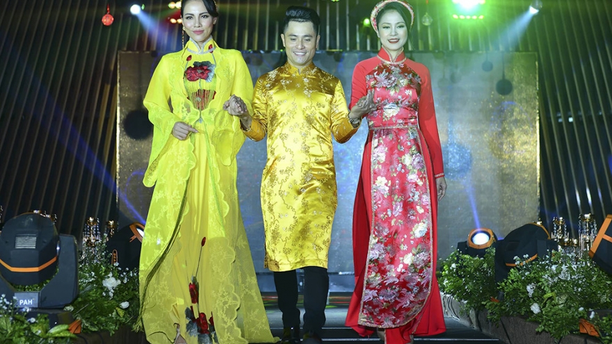 Models resplendent at Nhat Dung fashion show