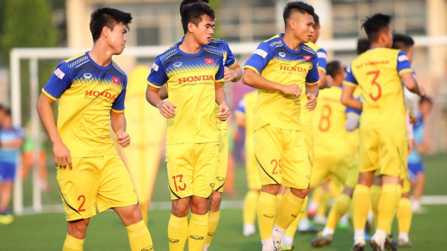 Hanoi FC football stars holds first training session with national squad