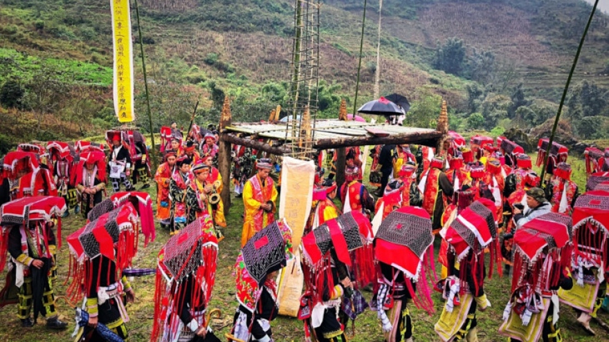 “Maturity” ritual of Dao ethnic in Lao Cai