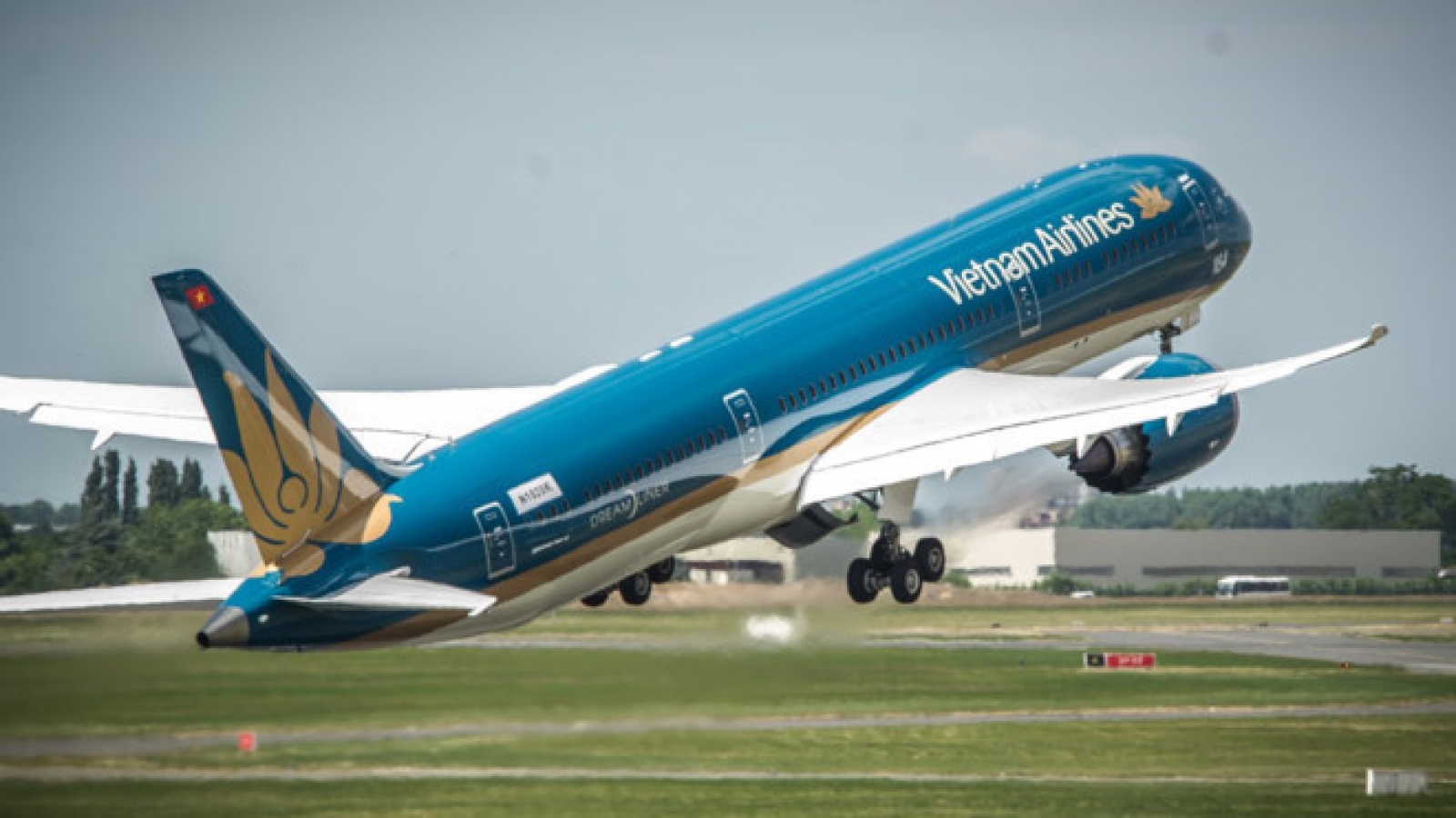 Vietnam Airlines among top 10 best firms in 2018
