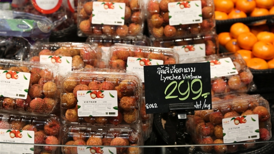 Vietnamese lychees hit Thai supermarket shelves