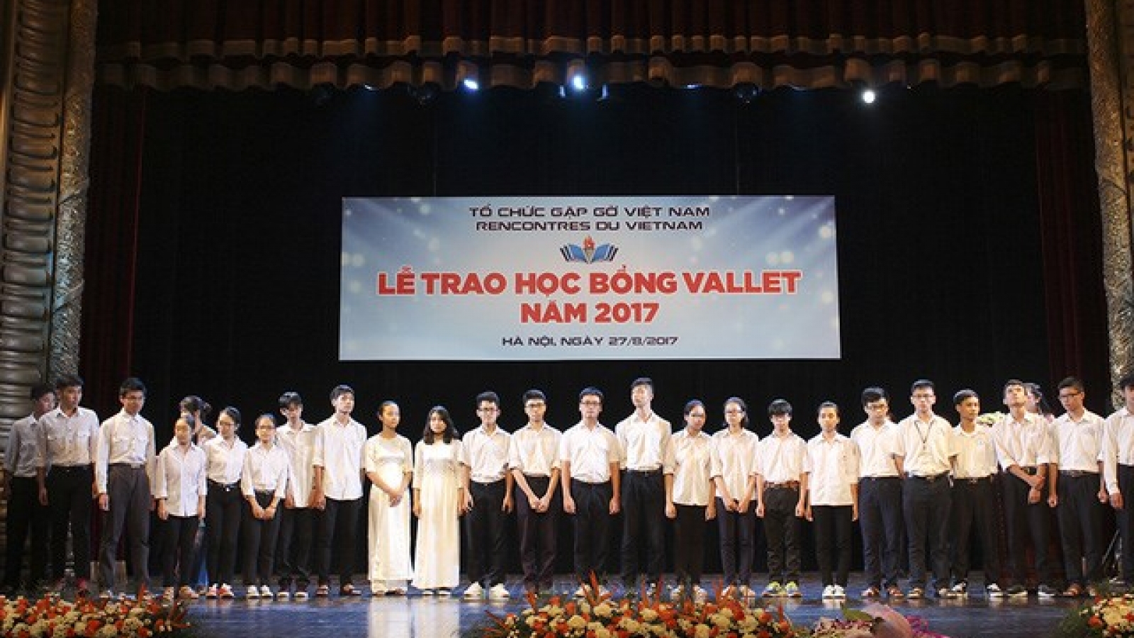Scholarships presented to poor students ahead of new school year