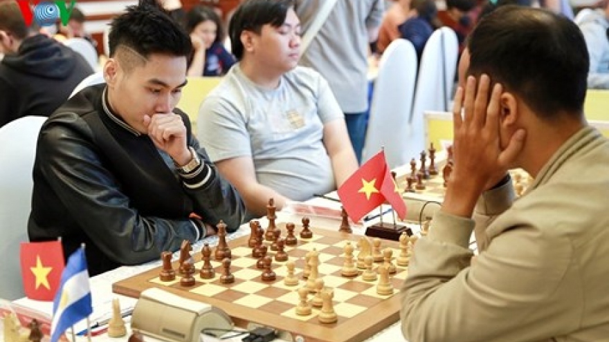 One Vietnamese player left in leading group of HDBank chess tourney