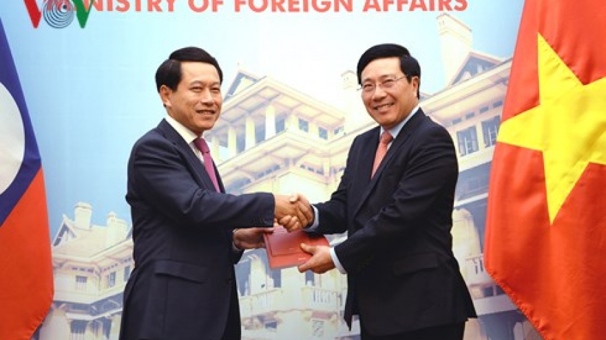 Vietnam, Laos exchange two import legal documents on border issues