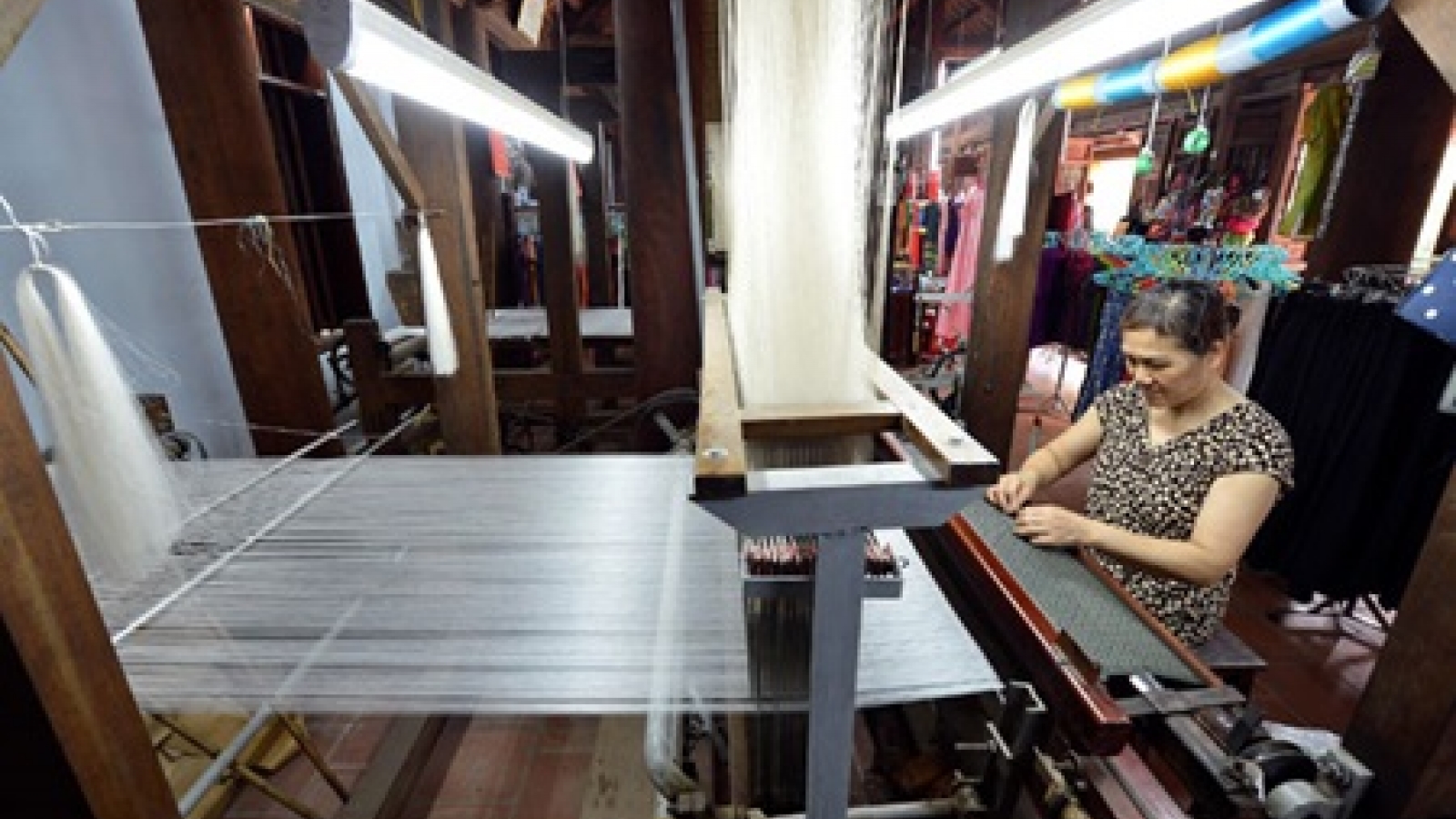 Van Phuc silk looks to stretch