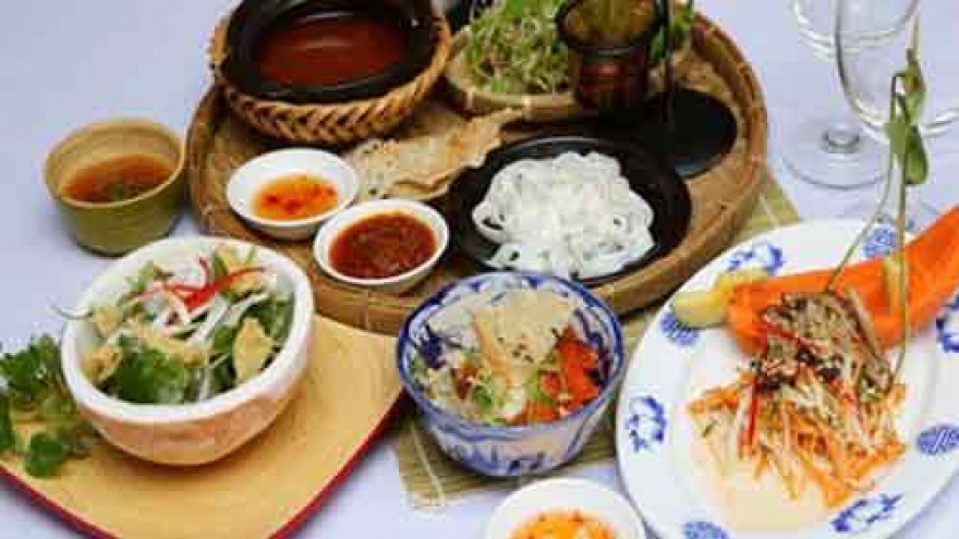 
        Vegetarian food at Metropole Wedding and Convention Center
                              