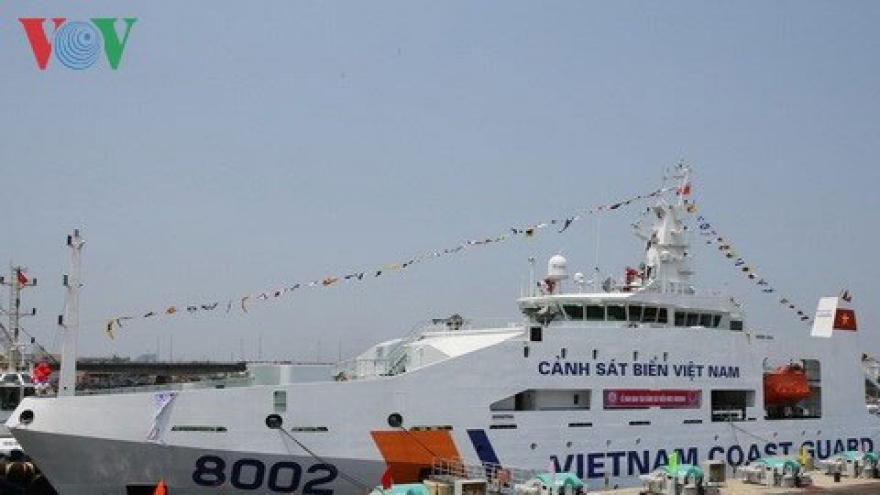 Vietnam Coast Guard receives two home-made modern vessels