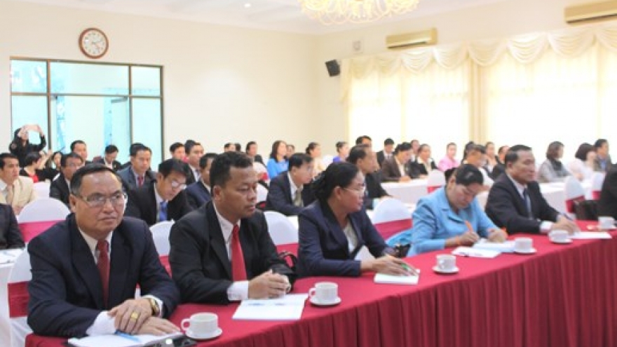 VFF organises training course for Lao front officials