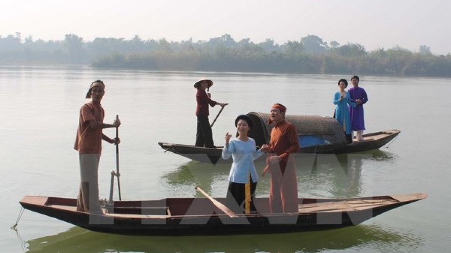 First vi giam singing club opens in HCM City