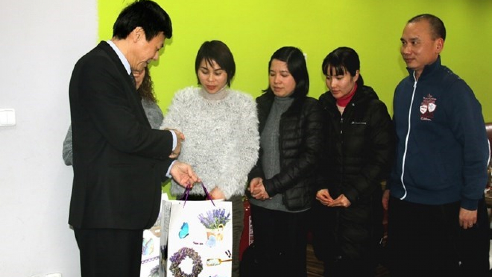 Support comes to market-fire victims in Czech Republic