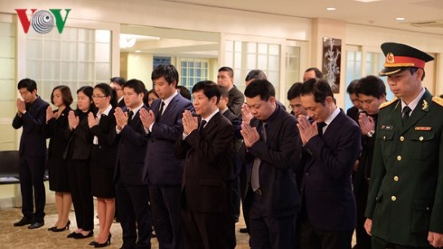 Tribute-paying ceremony for Party chief Do Muoi in Japan