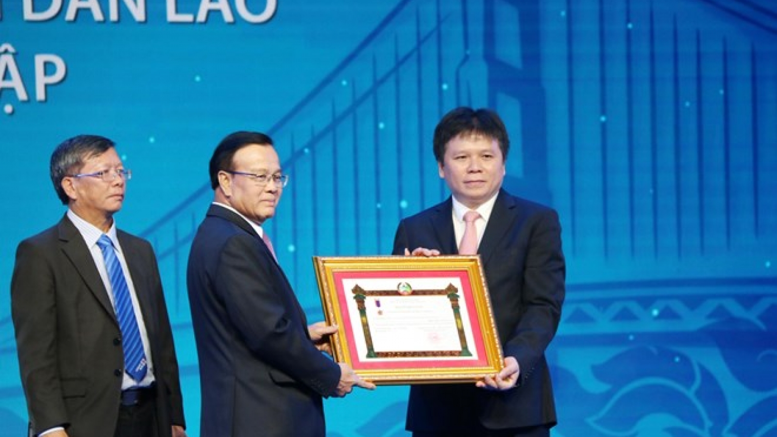 LaoVietBank helps connect Vietnamese, Lao economies