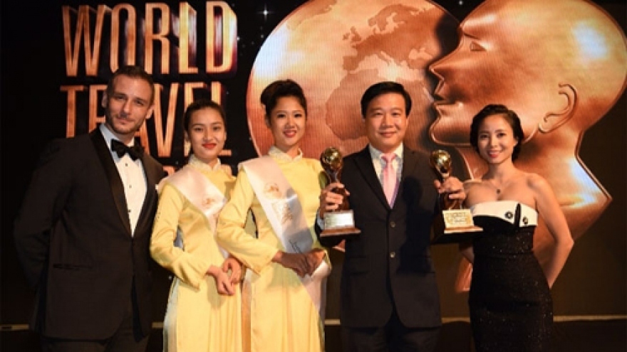 Vietnam Airlines honoured at World Travel Awards 2016