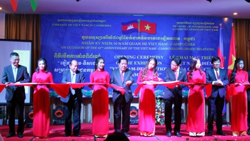 Exhibition marks 50th anniversary of Vietnam-Cambodia diplomatic ties