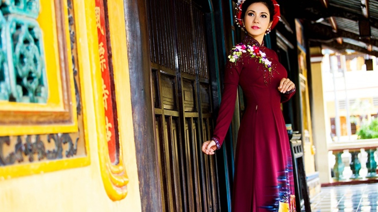 Viet Trinh charming in Ao Dai designed by Minh Chau