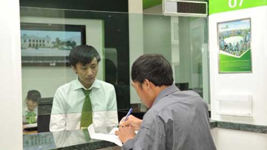 
        Bad debt reserves cut Vietcombank gains
                              