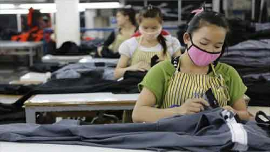 Vientiane to issue temporary working permit for migrant workers