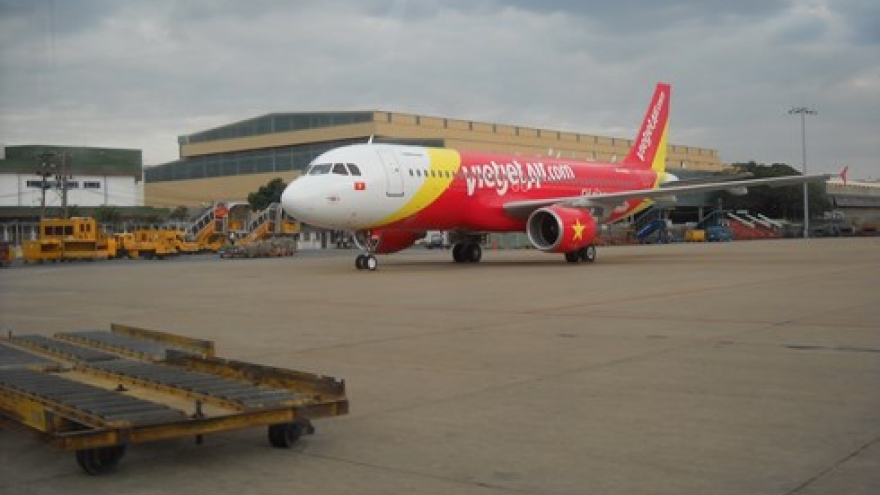 Airlines cancel flights to Nghe An and Thanh Hoa due to typhoon Son Tinh