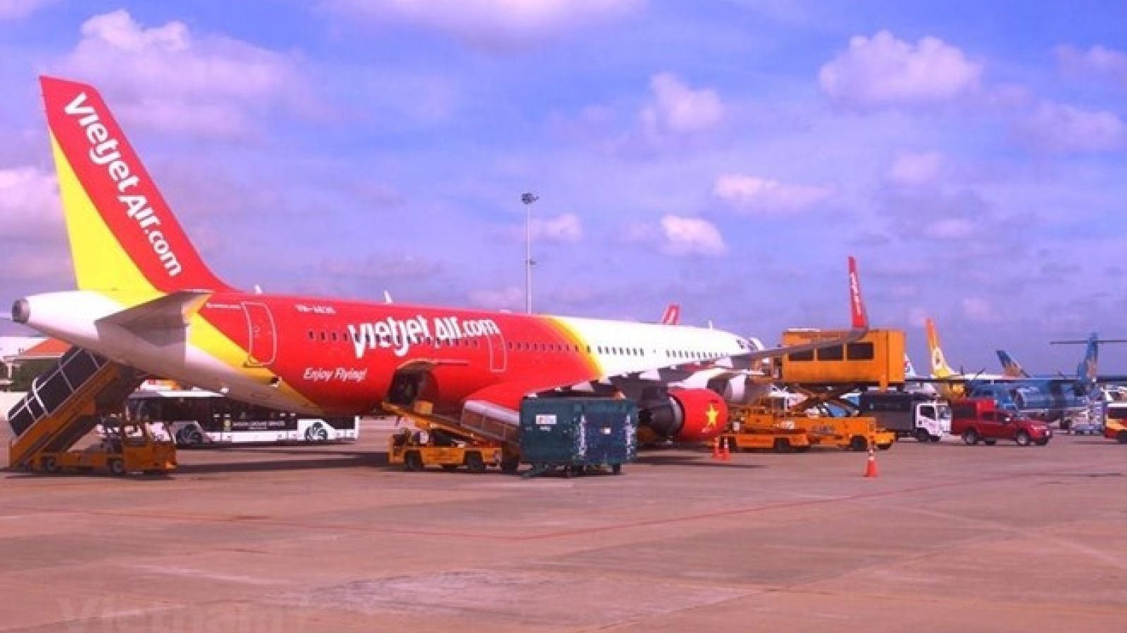 Domestic airlines delay, cancel almost 4,000 flights in July