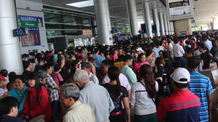 Tan Son Nhat Airport advises three hour check-in for Tet