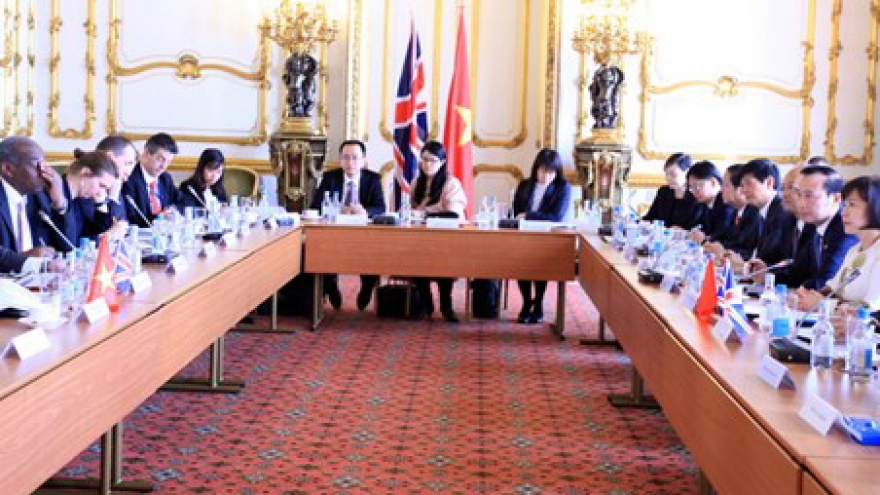 Vietnam, UK foster economic, trade ties