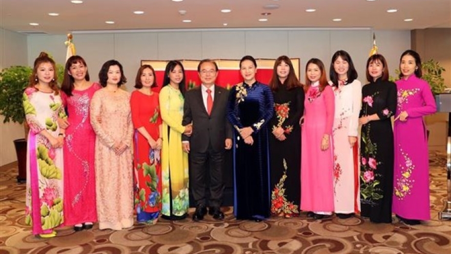 NA Chairwoman meets with Vietnam-RoK families in Busan
