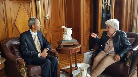 Vietnam, Uruguay seek to boost friendship, cooperation