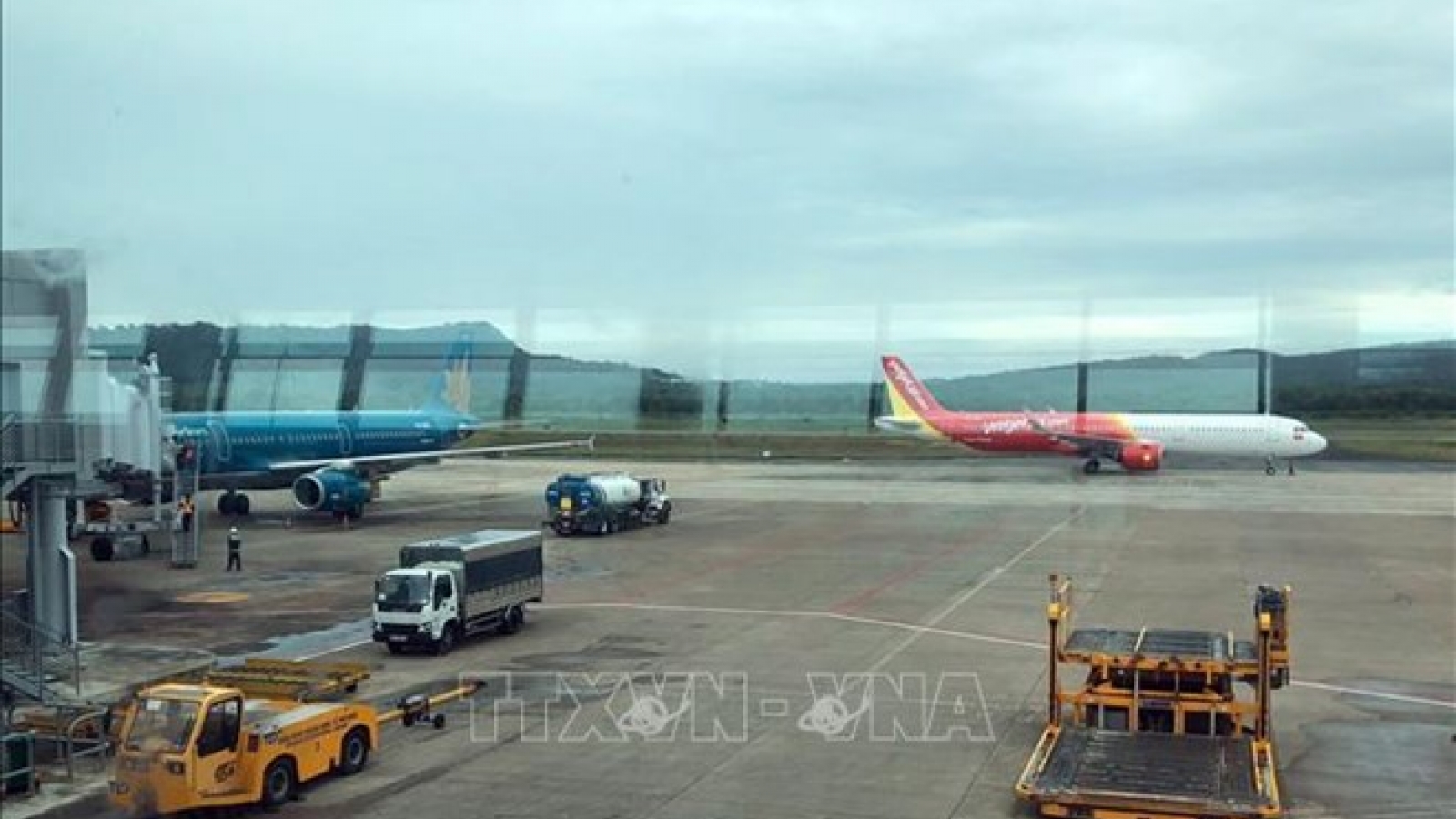 Vietnam Airlines increases flights for passengers affected by bad weather