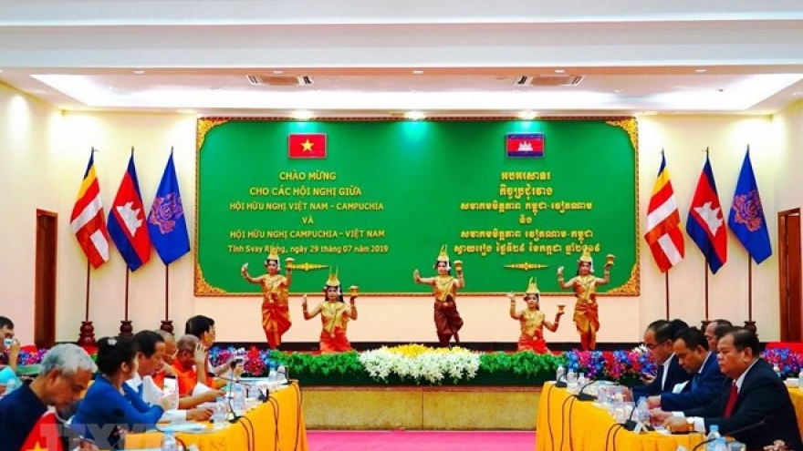 Vietnam, Cambodia friendship associations issue joint statement