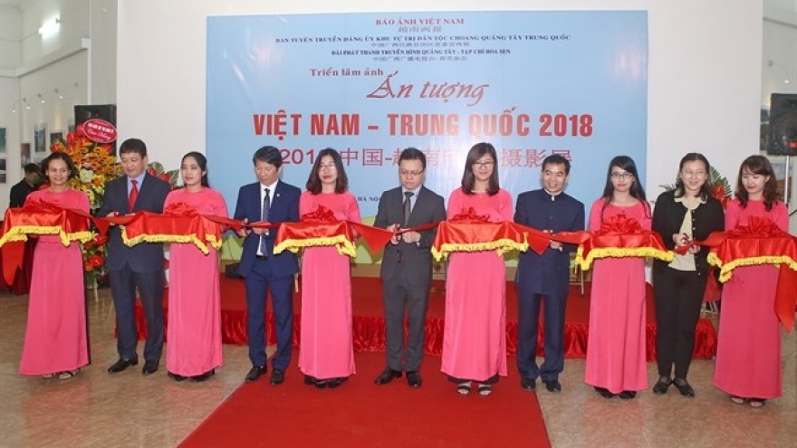 Photo exhibition on Vietnam, China’s beauty opens in Hanoi