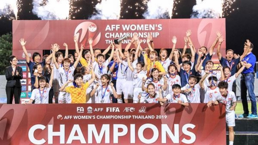 Women’s national football team lifts AFF trophy for the third time