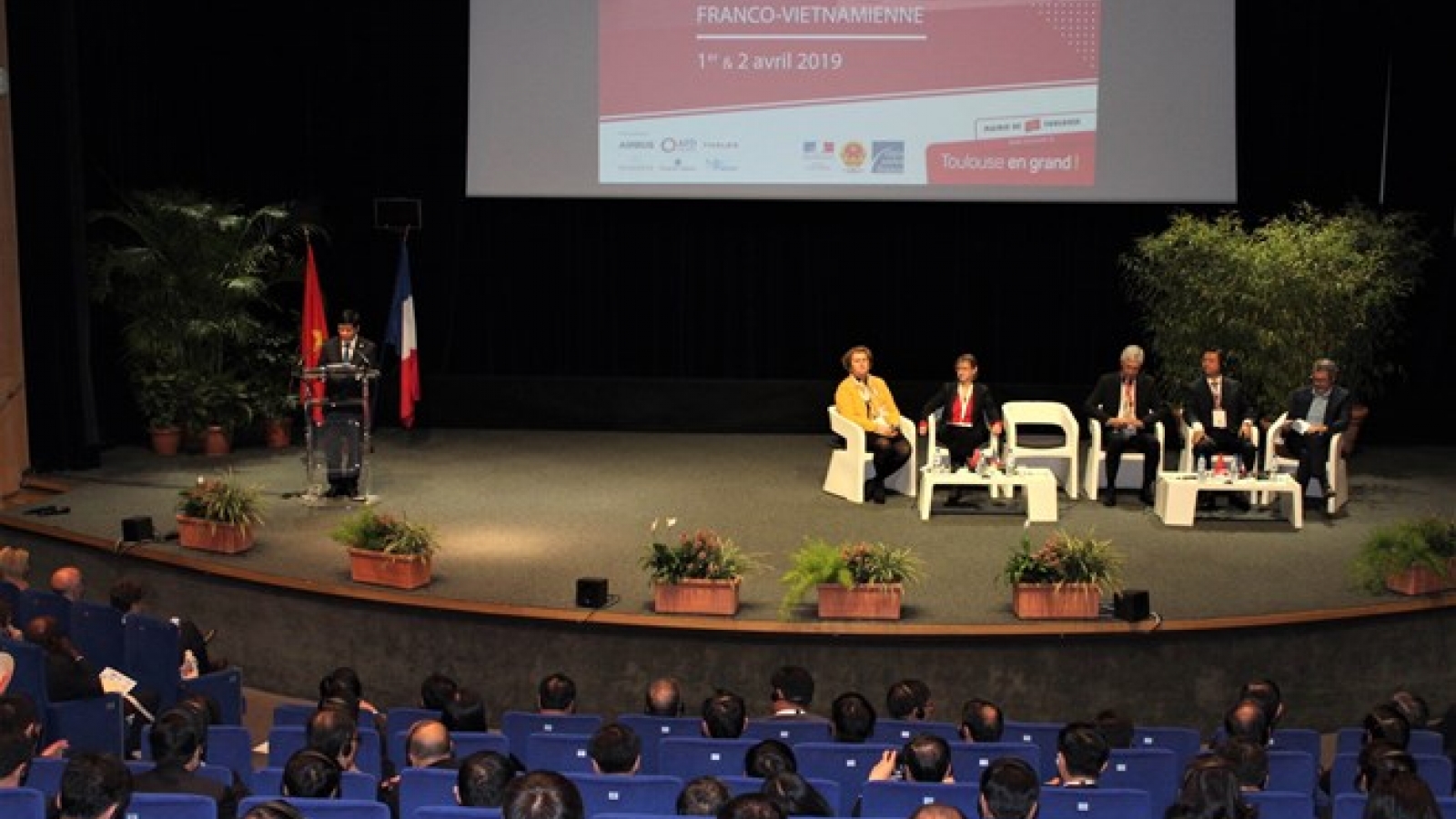 Cooperation between Vietnamese, French localities in spotlight