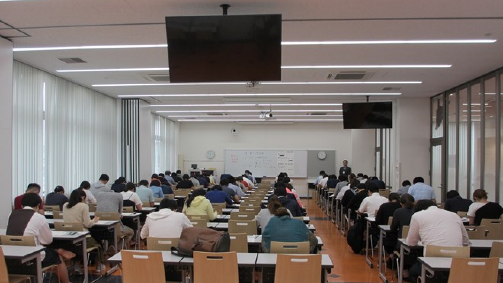 700 Japanese register for Vietnamese-language proficiency test