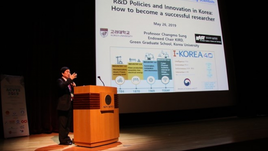 Vietnamese students in RoK intensify scientific research