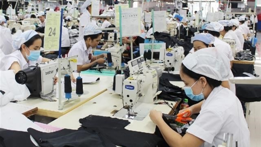 Vietnam spends 11.4 billion USD on garment material imports in H1