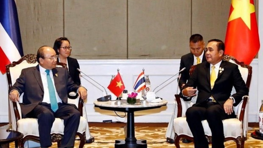 PM meets with leaders on sidelines of 34th ASEAN Summit