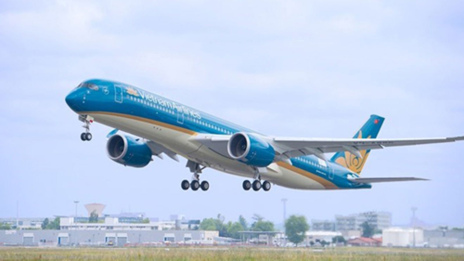 Vietnam Airlines adds nearly 900 flights during Tet holiday