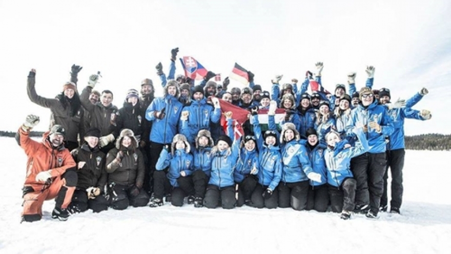 Young Vietnamese wraps up arctic journey