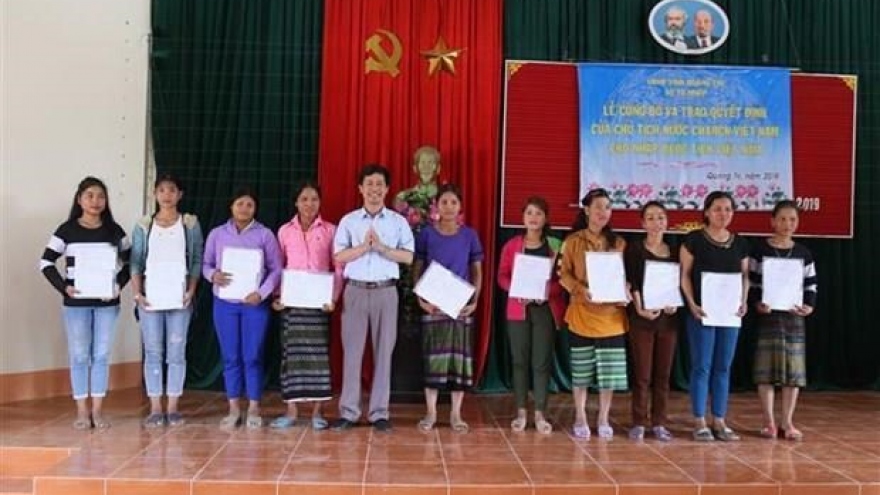 Vietnamese citizenship granted to 350 border residents
