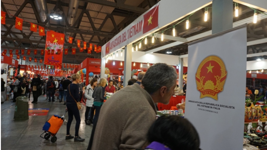 Firms promote Vietnamese handicrafts in Italy