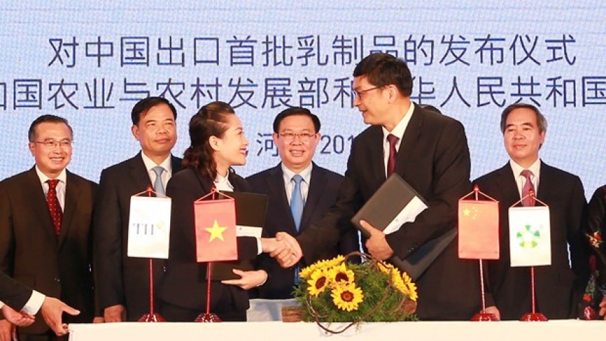 Vietnam’s first batch of milk exported to China