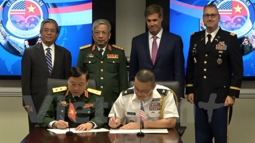 
        Vietnam-US defence dialogue takes place in Washington DC
                              