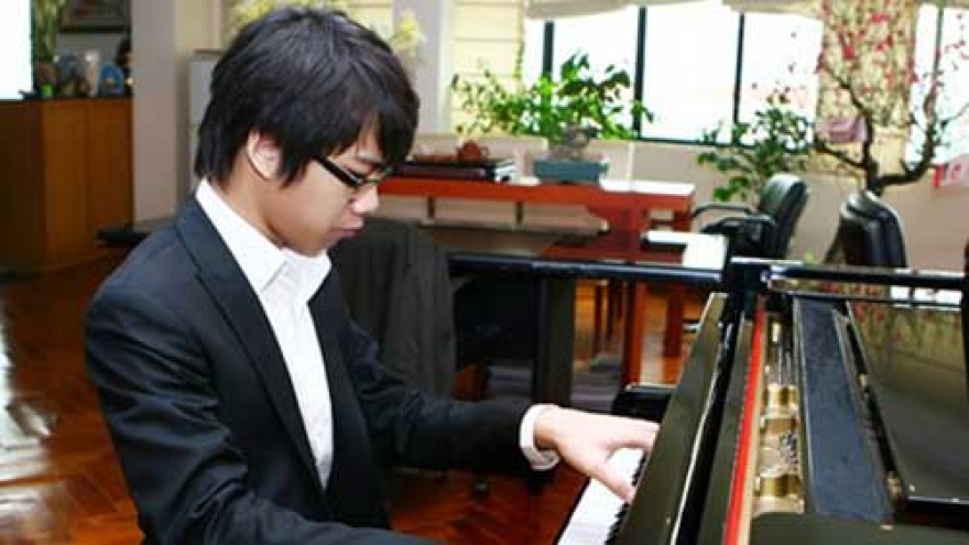 Young piano talent returns for home performance